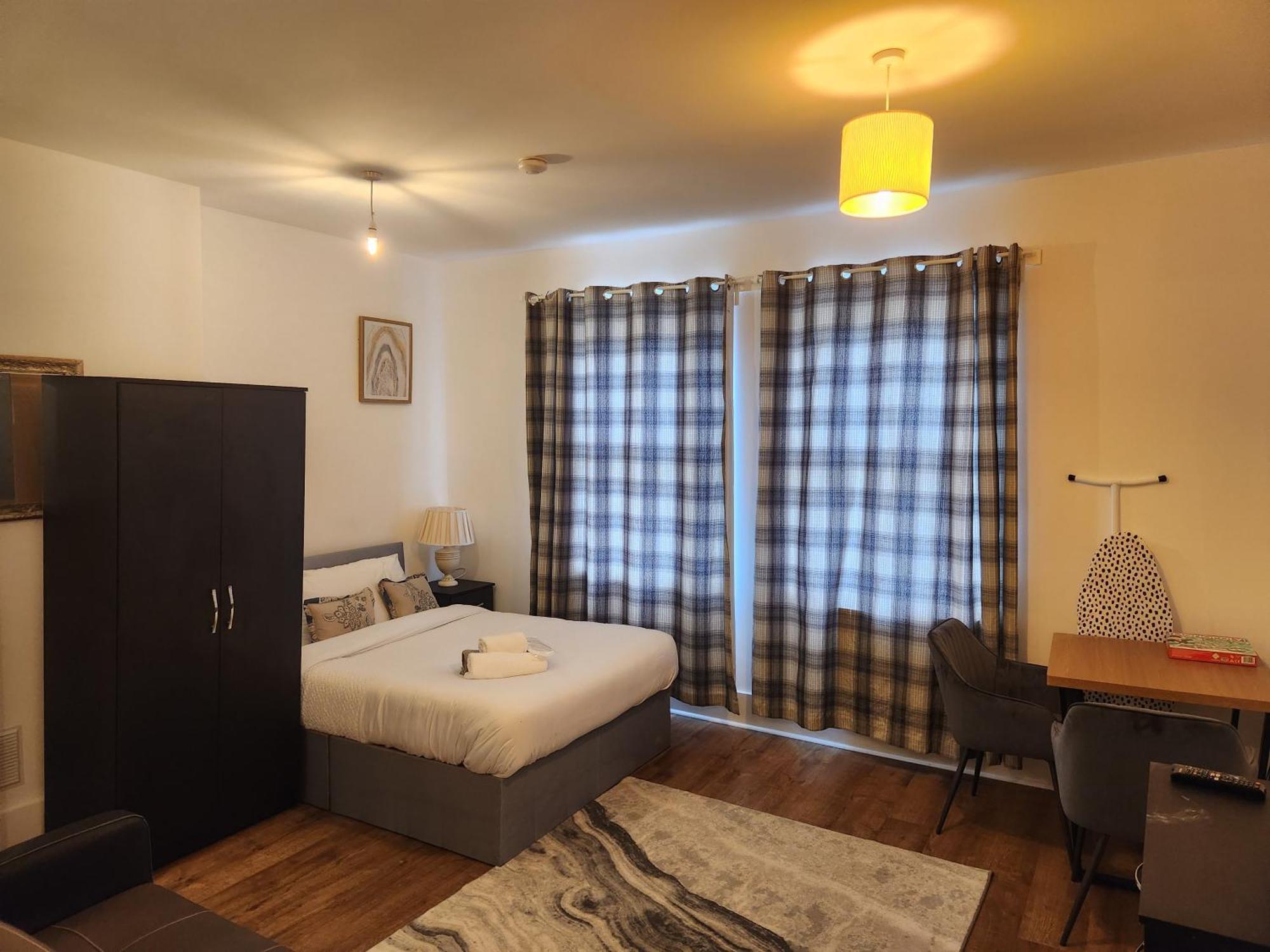 Immaculate 1-Bedroom In Greenhithe Esterno foto