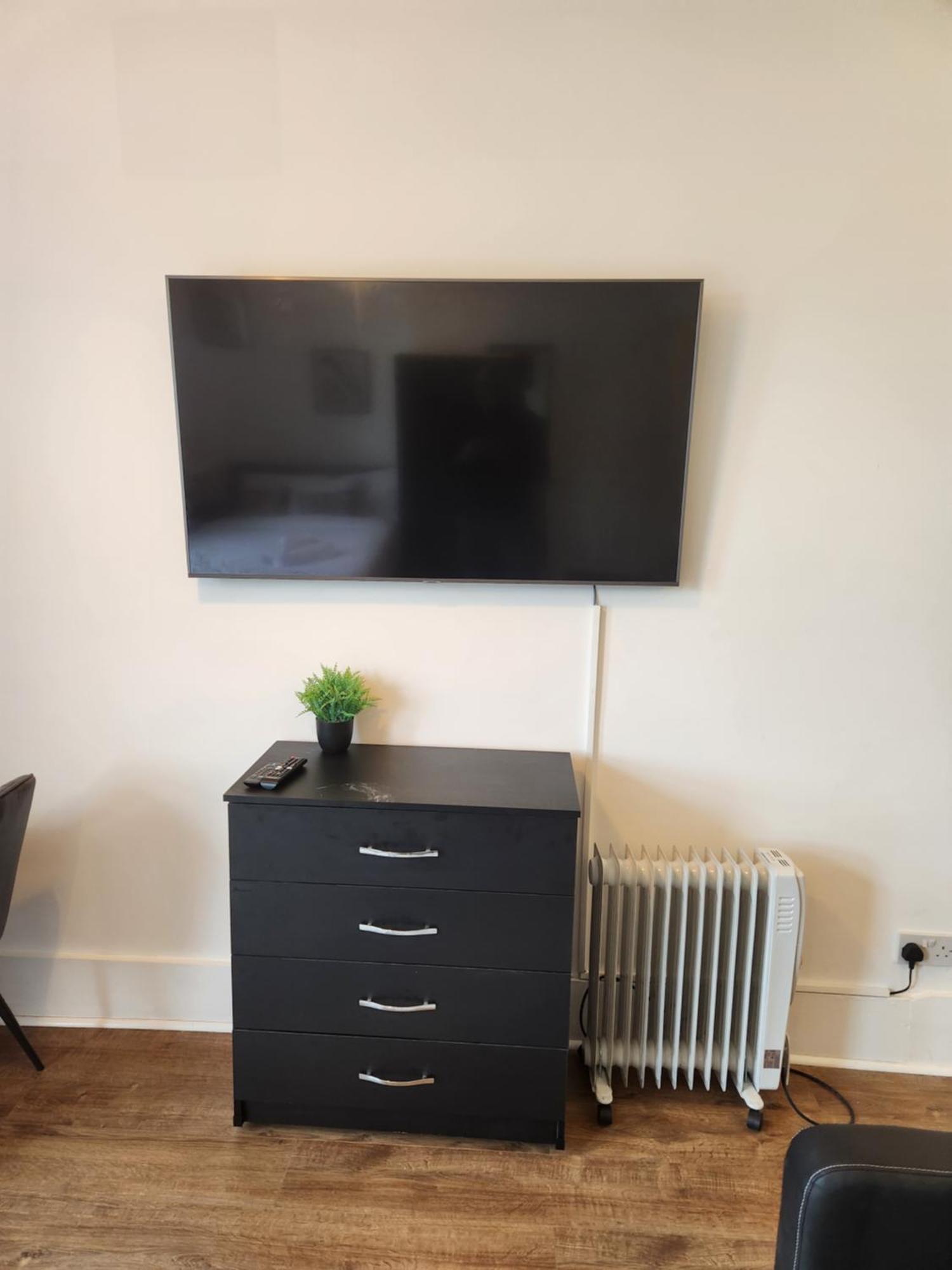 Immaculate 1-Bedroom In Greenhithe Esterno foto