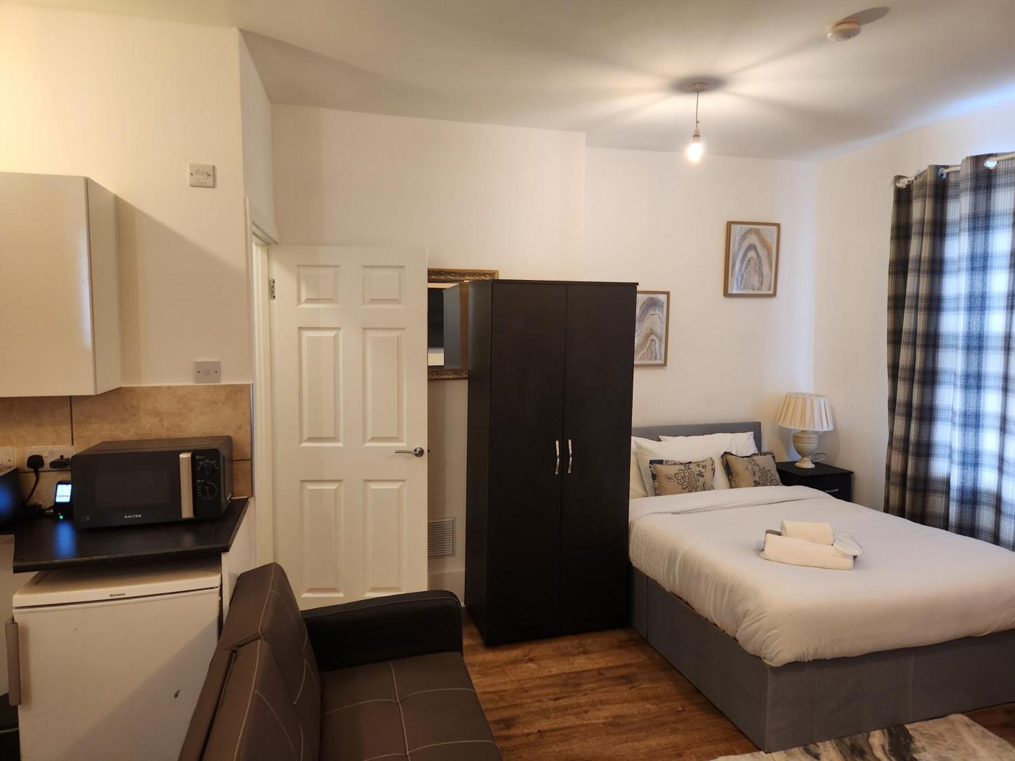 Immaculate 1-Bedroom In Greenhithe Esterno foto