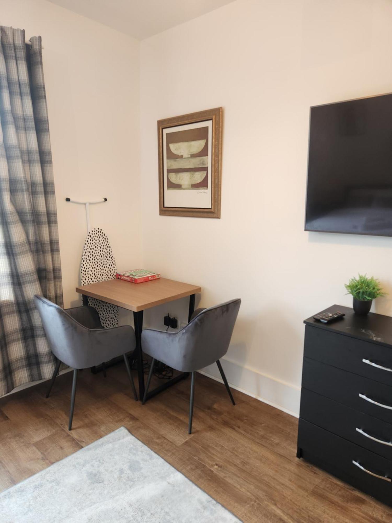 Immaculate 1-Bedroom In Greenhithe Esterno foto